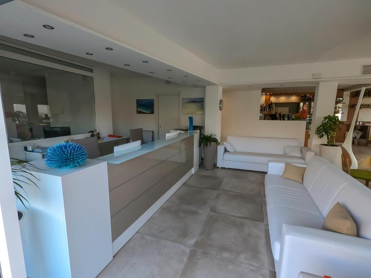 La Contessa Pool & Sea View Aparthotel ซานตา เตเรซา กัลลูรา ภายนอก รูปภาพ